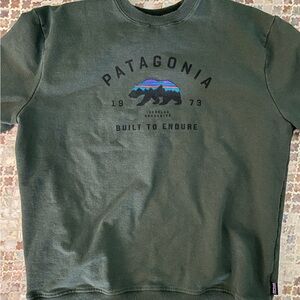 Men’s Large Patagonia Crewneck Green w/ Bear